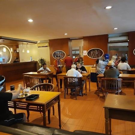 Alexander Hotel Tegal Eksteriør billede