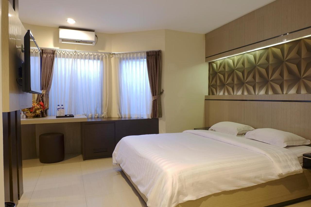 Alexander Hotel Tegal Tegal  Eksteriør billede