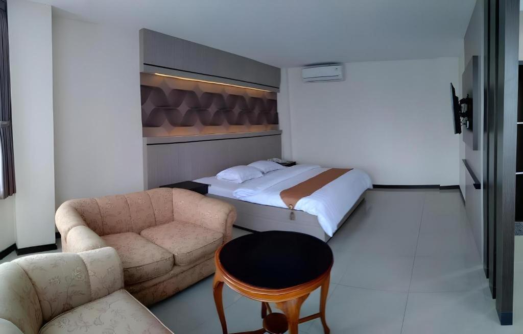 Alexander Hotel Tegal Eksteriør billede
