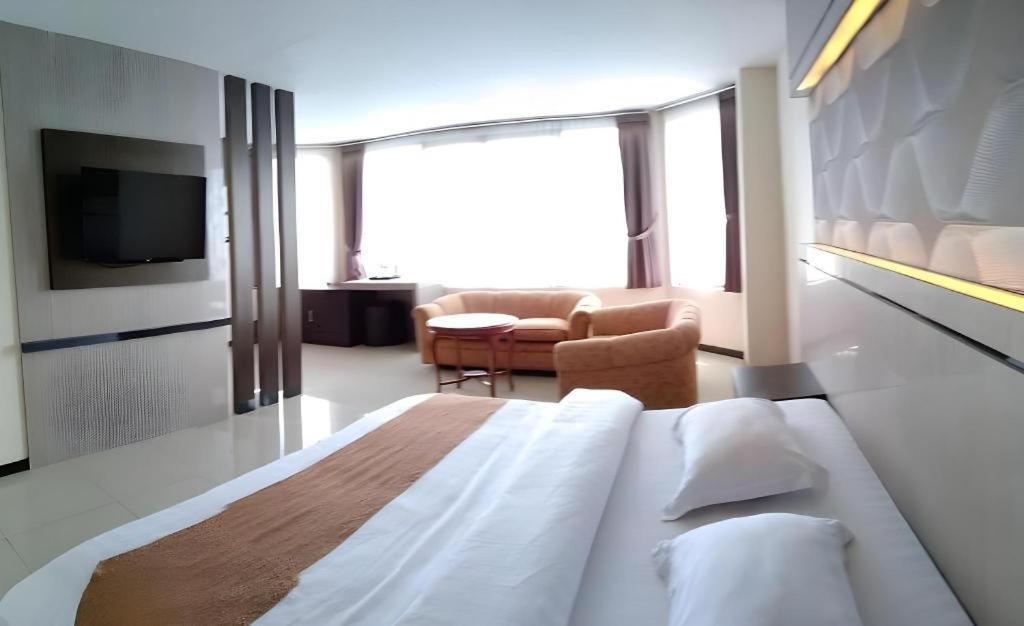 Alexander Hotel Tegal Eksteriør billede