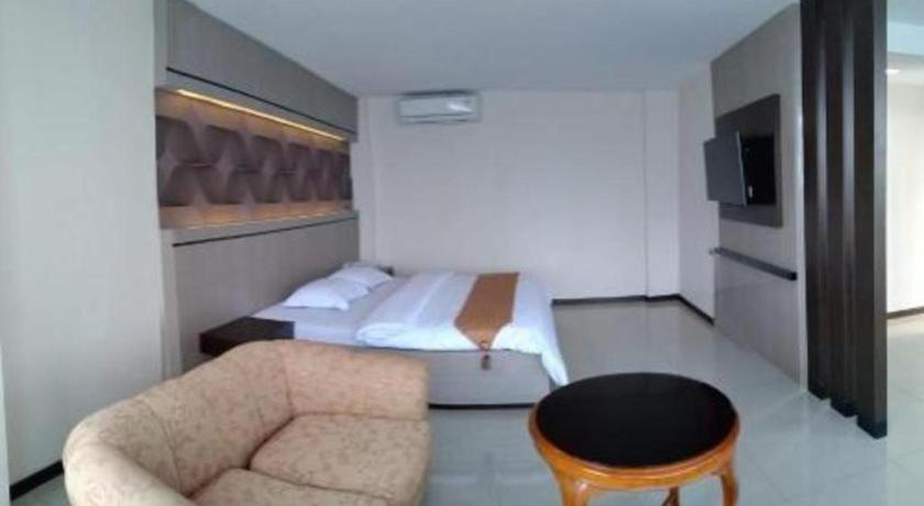 Alexander Hotel Tegal Eksteriør billede