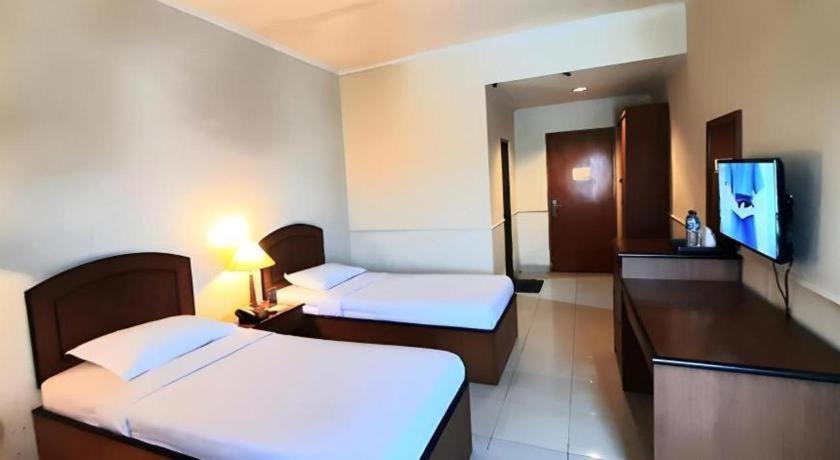 Alexander Hotel Tegal Eksteriør billede