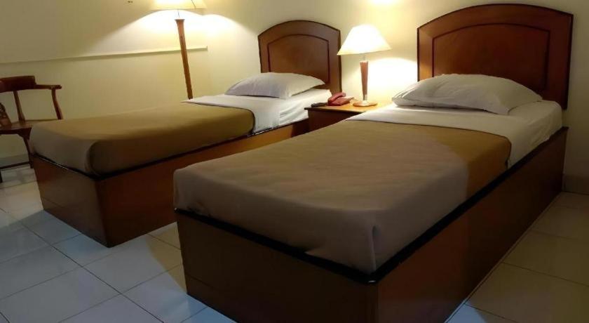 Alexander Hotel Tegal Eksteriør billede