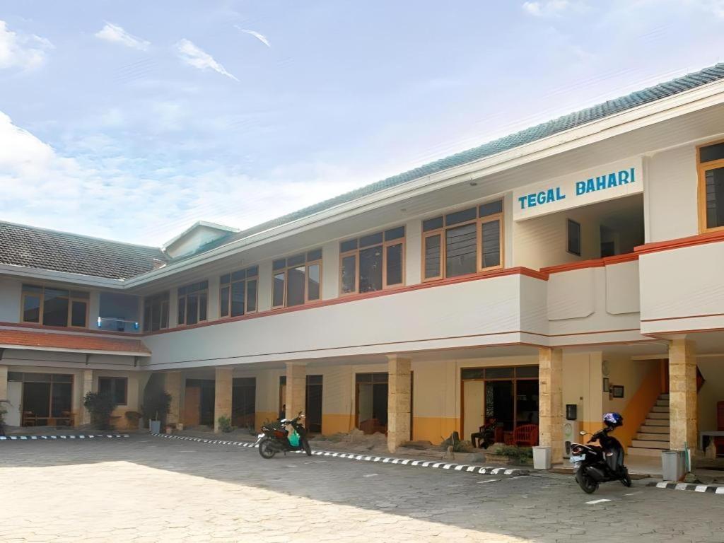 Alexander Hotel Tegal Eksteriør billede